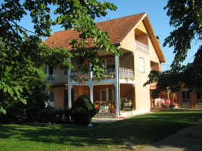 Гостиница Apartments Domaćinstvo Nikolić  Валево